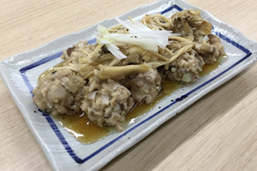 画像：鶏団子のきのこあんかけ